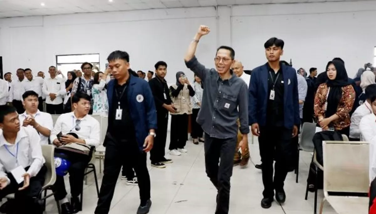 Walikota Batam Amsakar Achmad saat menghadiri kegiatan ospek mahasiswa di salah satu perguruan tinggi di Batam./net