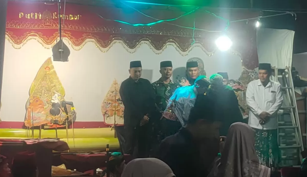 Pagelaran wayang sebelum dimainkan. (SketsaNusantara.id)