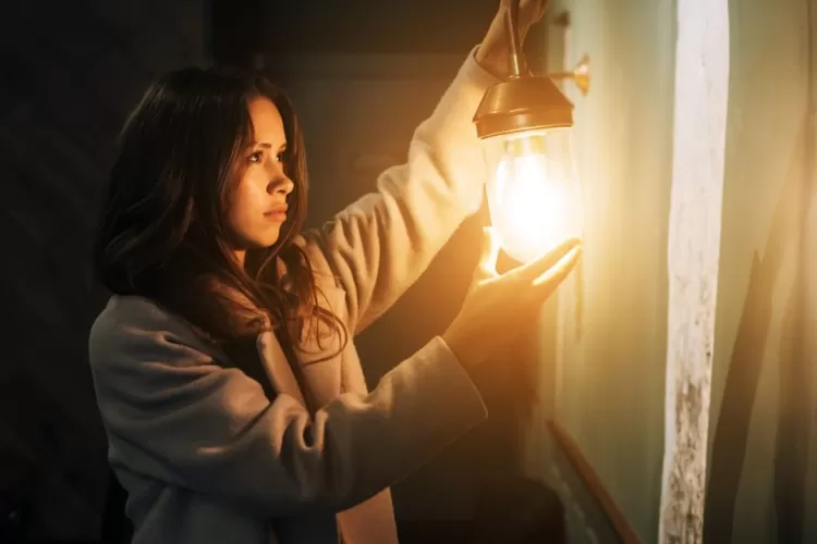 Warga khawatir pemadaman listrik yang tiba-tiba dapat merusak barang elektronik milik mereka. (Foto Ilustrasi / Freepek).