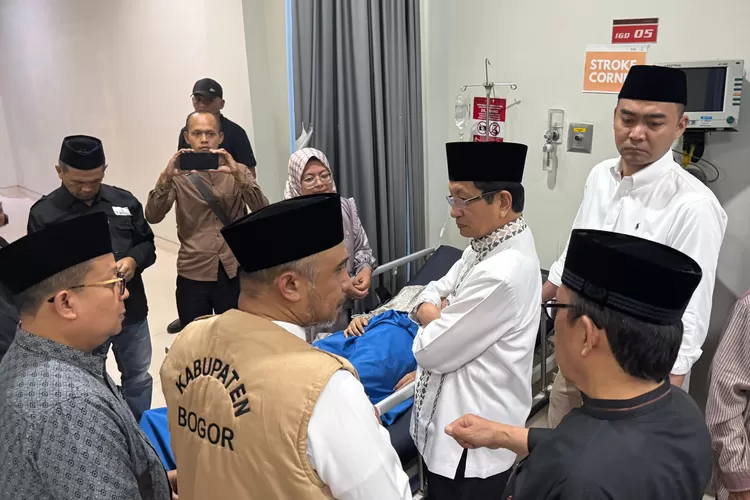Sambangi RS PMI dan RSUD Bogor, Menag Jenguk Korban Bangunan Majelis Taklim yang Ambruk
