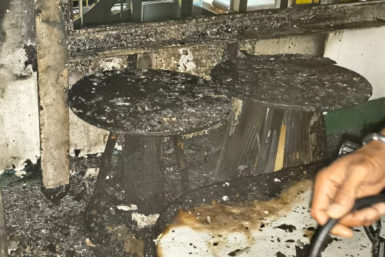 Konsleting Listrik Picu Kebakaran Kapal Penyeberangan di Pelabuhan Ketapang