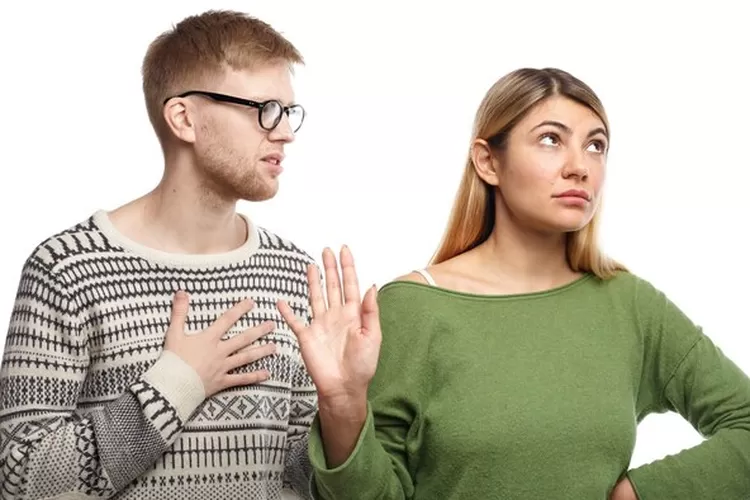 Ilustrasi ramalan cinta dan karir zodiak Aquarius dan Pisces yang berlaku besok Minggu 19 Januari 2025 (Freepik)