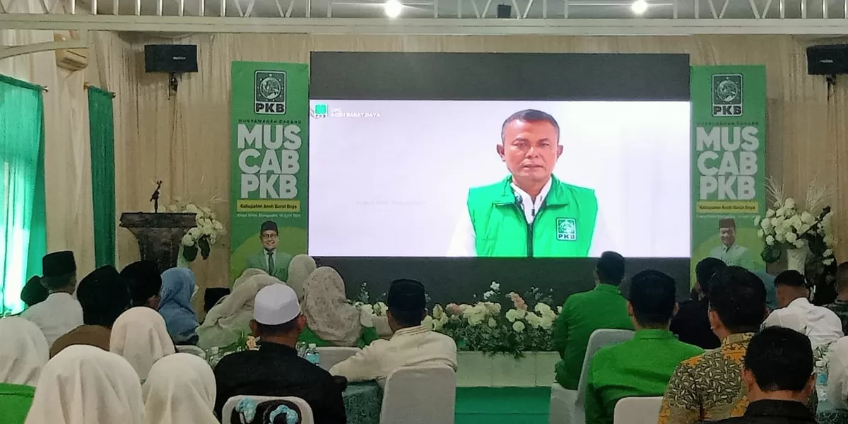 Foto: Ketua PKB Abdya Zulkarnain memberikan laporan setelah enam tahun memimpin PKB di Abdya dalam Muscab PKB, Kamis (16/4/2026)