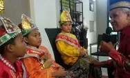 Khitanan cucu BJ Habibie digelar khidmat dengan adat Gorontalo