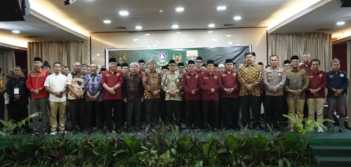 Wagub Kepri, Nyanyang Haris Pratamura foto bersama saat menghadiri Silaturahim dan Pelantikan BMKJ Provinsi Kepri  periode 2029&ndash;2030. (Foto:Diskominfo Kepri)