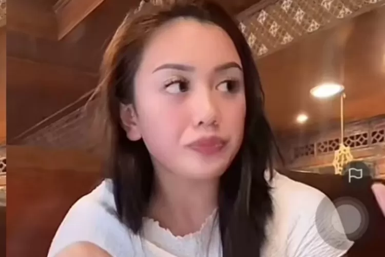 Bantah disebut masih cinta dengan Vadel Badjideh, Lolly sebu netizen lah yang kecintaan  ( TikTok Miss Diana)