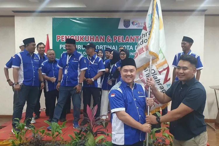 Pengurus Pelestari Olahraga Tradisional Indonesia atau Portina Kota Depok masa bakti 2025-2030, secara resmi dilantik, di Hotel Bumi Wiyata, Jalan Raya Margonda, Kecamatan Beji, Kota Depok, Selasa (11/2). Irfan Januar menerima mandat sebagai ketua