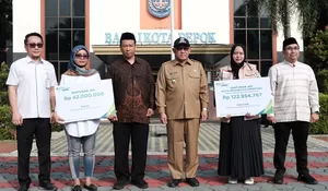 Pemkot Depok Serahan Santunan Kepada Petugas Pemilu hingga Bantuan RTLH 