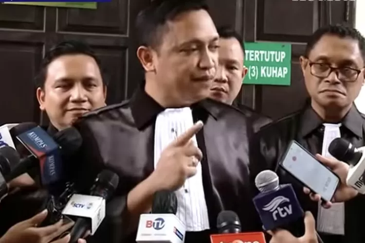 Pembalasan Pengacara Bharada E Pada Kuasa Hukum Ferdy Sambo, Singgung ...