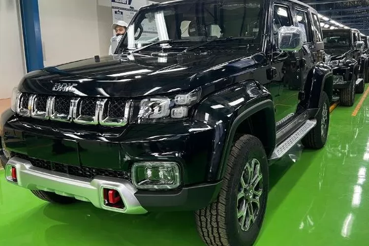 BAIC resmi rakit BJ40 Plus di Purwakarta, harga turun Rp100 juta. SUV tangguh ini kini lebih kompetitif di pasar nasional. (Dok. Istimewa)