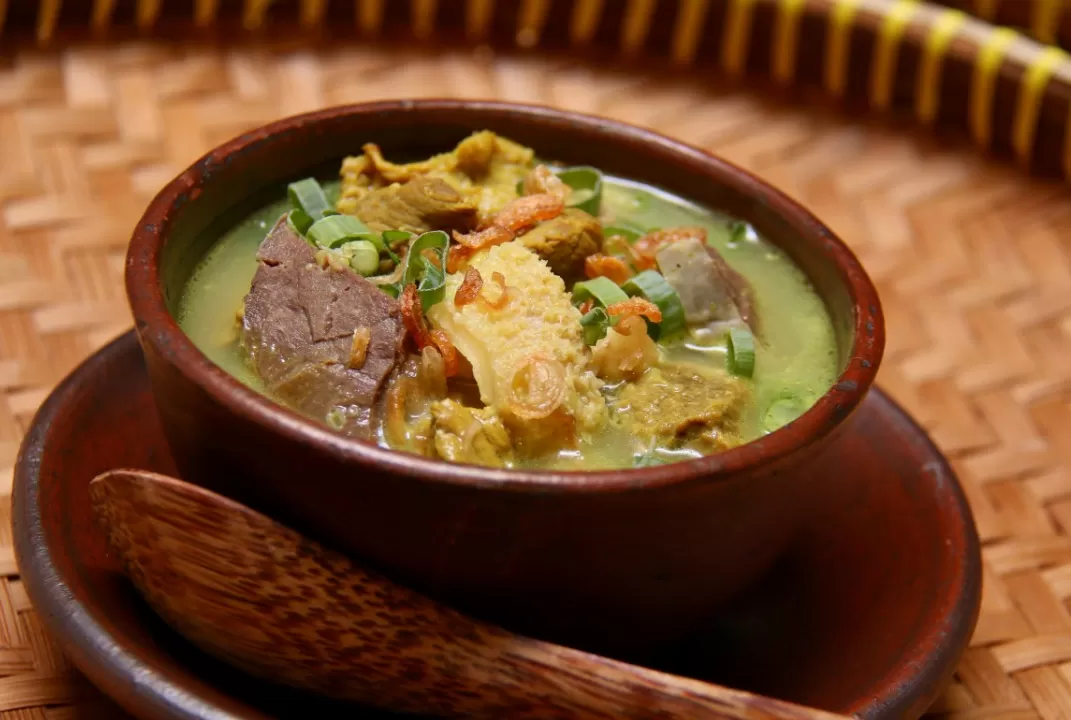Penggunaan jeroan di empal gentong dipengaruhi kuliner Tionghoa yang sering memanfaatkan bagian dalam hewan.   (batiqa.com)