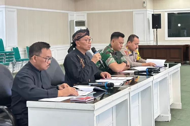 Aspem Kesra Pemkab Bogor, Zaenal Ashari memimpin rakor persiapan pembentukan Satgas Pemberantasan Premanisme. (KABAR BOGOR)
