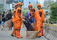Full Senyum! Petugas Kebersihan di Seluruh Indonesia Dapat Kenaikan Gaji, Ini Nominalnya 