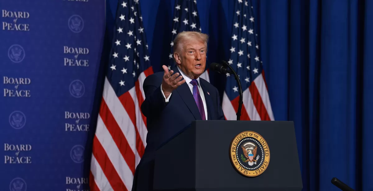 Presiden Amerika Serikat, Donald Trump, memberikan pujian terbuka kepada Presiden Republik Indonesia, Prabowo Subianto, dalam pertemuan Board of Peace di Washington DC, Kamis (19/2/2026). (Kalimantansatu.com/Dok. Tim Media Presiden Prabowo Subianto)