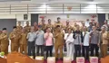 Walikota Tanjungpinang Bagikan 30 Paket Sembako Bantu Warga Tionghoa Rayakan Imlek