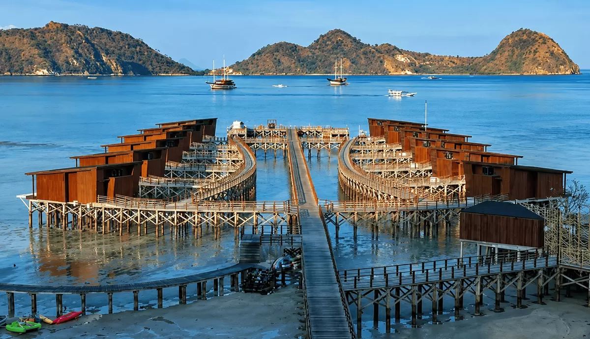 Foto : Kondisi air laut di Labuan Bajo yang sempat surut usai terjadi gempa NTT M 7,7 pada Sabtu pagi, 15 Agustus 2026. (Threads/maulidyamrn)