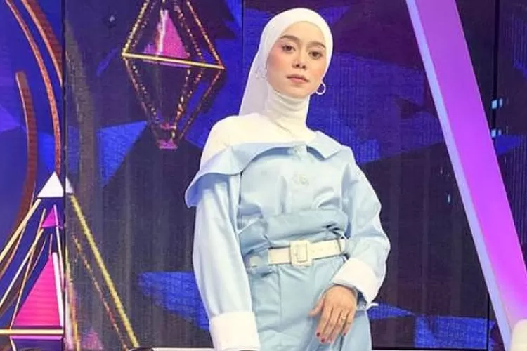 Koleksi fashion Irenne penyanyi dangdut