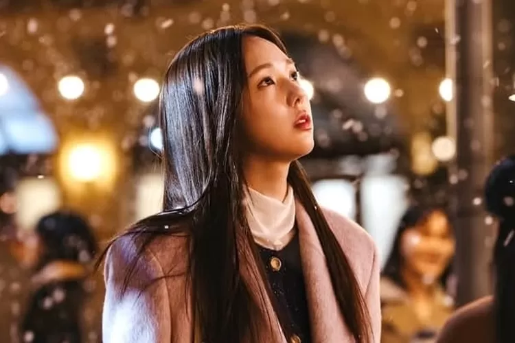 Simak bagaimana kerinduan Hong Hee Joo mencapai puncaknya di episode terakhir 'When the Phone Rings'. Apakah ia bisa bertemu Baek Sa Eon? (Instagram/@mbcdrama_now)