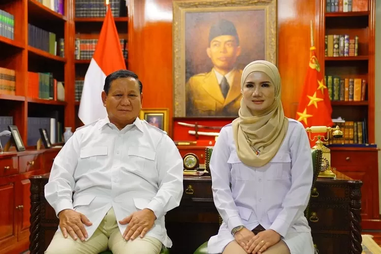 Presiden Prabowo Subianto (kiri) dan Wakil Ketua DPRD Kota Depok, Yeti Wulandari (kanan). (DOKUMEN PRIBADI)