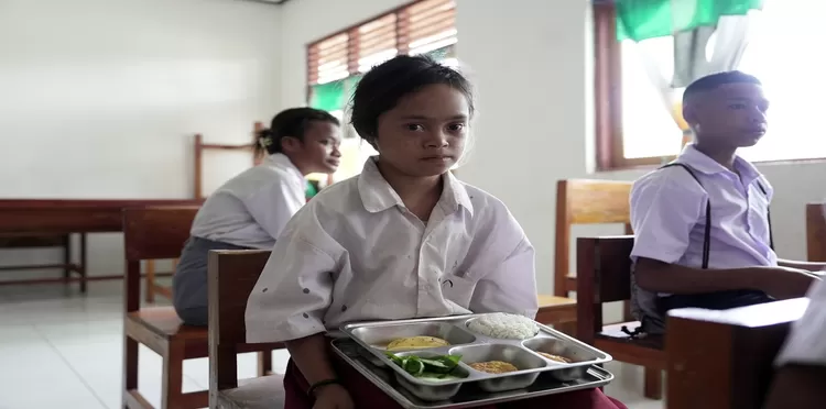 Siswi SLB Negeri Laura di Kecamatan Laura, Kabupaten Sumba Barat Daya, NTT.
