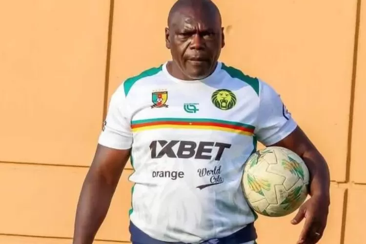 Setelah tersingkir dari kualifikasi Piala Dunia 2026 dan akan membuka Piala Afrika dalam tiga minggu mendatang, Kamerun memecat pelatih mereka dan merekrut pengganti (X/@LEquipe237)