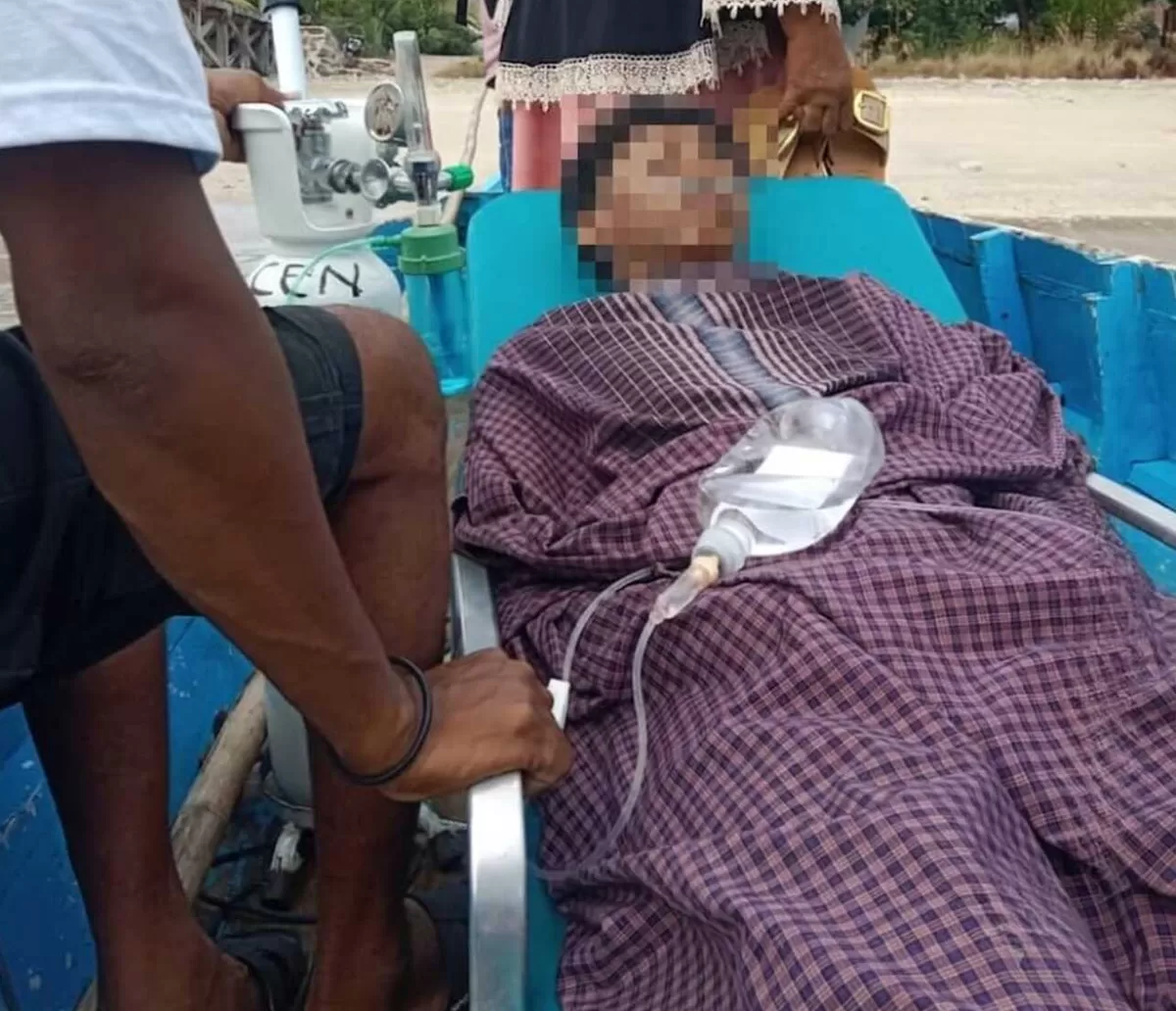 Korban bentrokan Narasaosina-Waiburak dievakuasi ke Puskesmas Ile Boleng, Flores Timur, Sabtu (18/7/2026). (Istimewa)