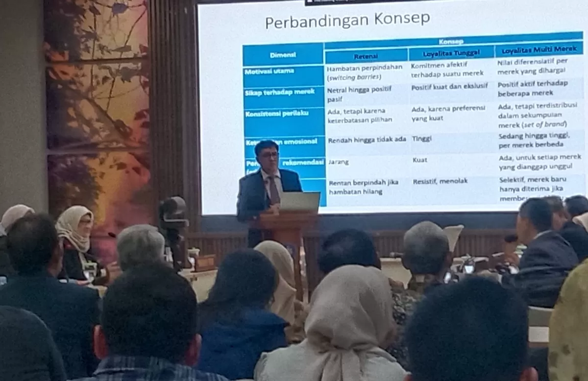 Foto: Tampak Henry Sumurung meraih doktor IPB setelah meneliti gamifikasi, kepercayaan, dan pola loyalitas multi-merek Gen Z pengguna dompet digital. (Dok. Henry Sumurung)