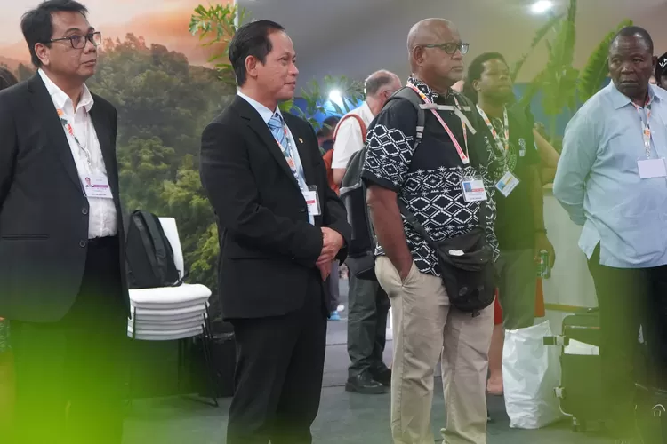 Menteri LH Hanif Faisol Nurofiq saat menghadiri peluncuran Policy Forum Pasar Alam internasional di COP30, Brasil.