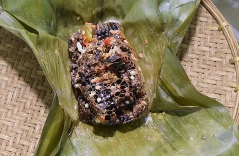 Botok Tawon berasal dari Banyuwangi, Jawa Timur. Bahan bakunya sarang tawon yang masih muda. (Facebook/Asia Bimantara)