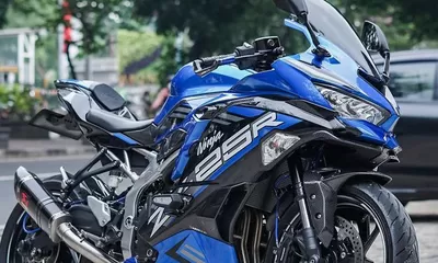 CBR 250RR vs ZX-25R: Duel Sengit di Kelas yang Sama, Siapa Juaranya?