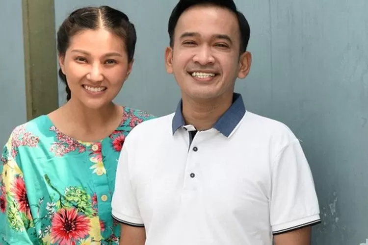 Gambar Ruben Onsu melayangkan gugatan perceraian terhadap Sarwendah melalui kuasa hukumnya, Minola Sebayang. Gugatan cerai ini didaftarkan pada 11 Juni 2024 kemarin. ({Istimewa})