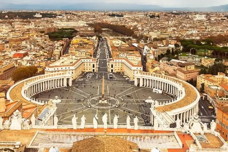 Lapangan Santo Petrus (St. Peter's Square) di Vatican City  (dok instagram @dentro_la_storia_2022)