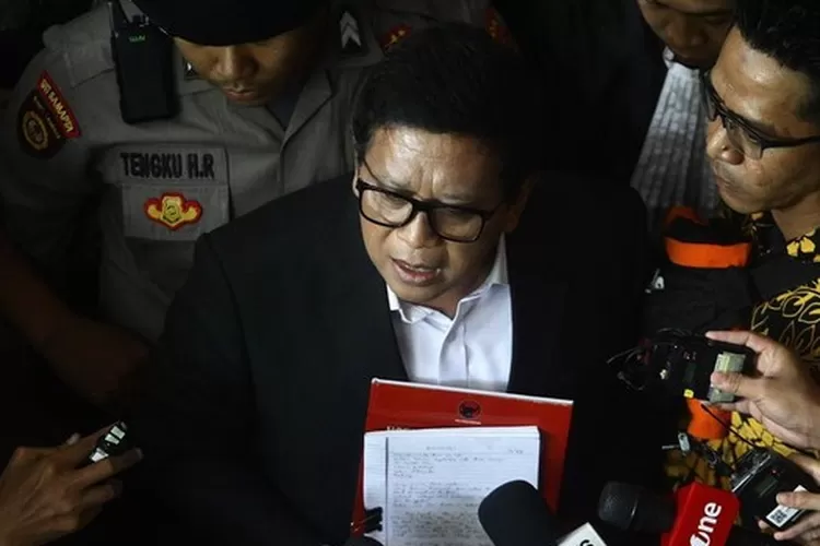 Pledoi emosional Hasto Kristiyanto ungkap sejarah PDIP, kutip Bung Karno hingga kenang tragedi Kudatuli yang mengguncang. (HukamaNews.com / Net)
