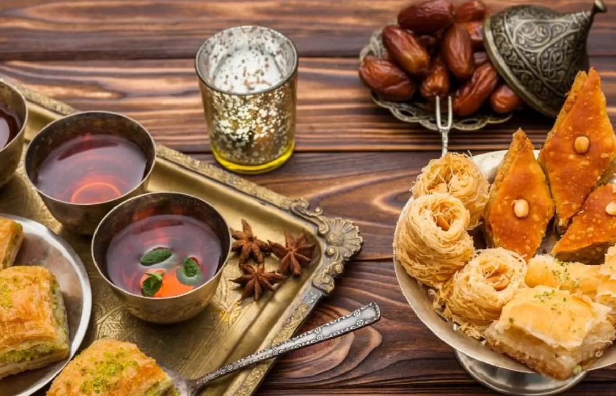 Hindari makanan terllu manis saat berpuasa./net