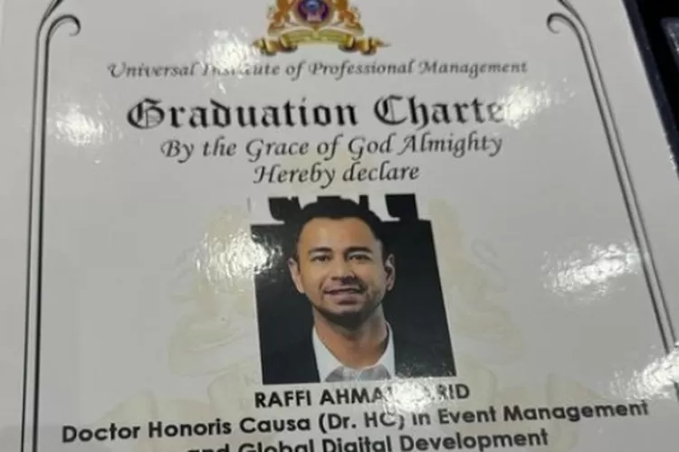 Raffi Ahmad mendapat gelar kehormatan Doktor Honoris Causa dari Universal Institute of Professional Management (UIPM) (instagram @raffinagita1717)