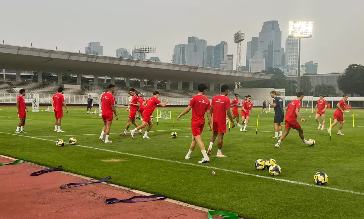 Para punggawa timnas Indonesia yang diproyeksikan untuk FIFA Matchday sedang berlatih bersama di Stadion Madya, Senayan, Senin, 1 Juni 2026.  (ISTIMEWA)