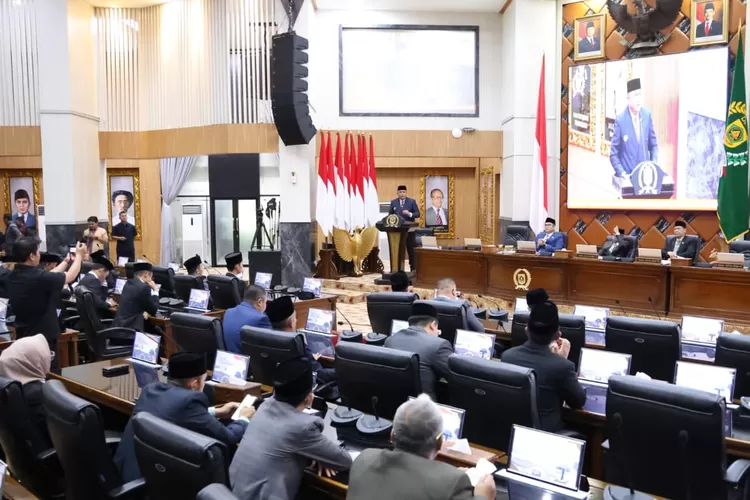 Bupati Rudy Susmanto menyampaikan LKPJ Pemkab Bogor tahun 2024. (KABAR BOGOR)