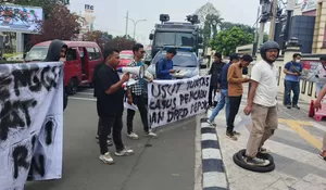 Sedikit Ricuh saat Aksi, Mahasiswa Desak Polisi Tangkap Oknum Anggota DPRD Depok Diduga Lakukan Asusila