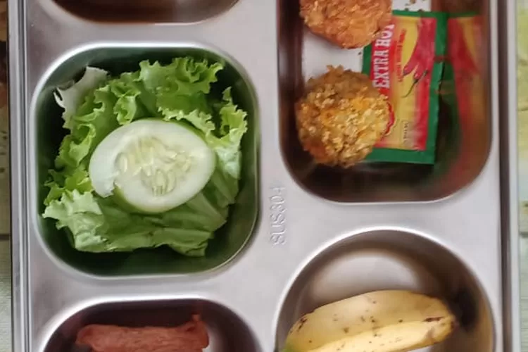 Makan Bergizi Gratis SMAN 15 Bandung (GoraJuara.com/dok AKSI)