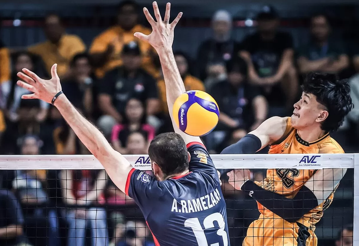 Smes keras pemain Bhayangkara Presisi mampu menembus blocking lawan di final AVC Men&rsquo;s Champions League 2026, di Pontianak. Bhayangkara juara usai menang 3-1 atas Foolad Sirjan Iranian. (AVC)