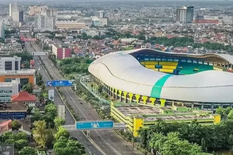 Ada sorotan mengenai kualitas lapangan Stadion Patriot Candrabhaga yang merupakan lokasi tanding Timnas Indonesia U-19 vs Vietnam, pada sabtu (2/7) (Screenshoot instagram/@stadionpatriotchandrabaga)