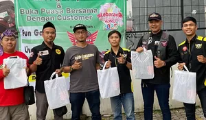 PHOKI Gelar Berbagi Takjil dan Buka Bersama Dealer Virgi Motor Cikarang