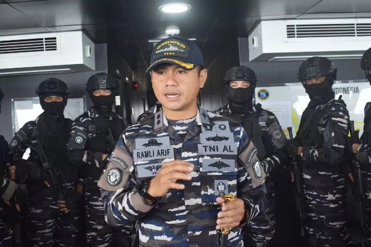 Letkol Laut, Ramli Arif, Komandan KRI Bung Hatta-370.  (Iwan Metrosulteng)