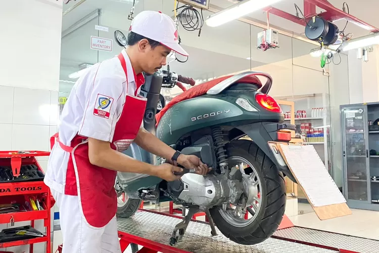 Servis rutin dan berkala menjadi faktor penting untuk menjaga kualitas dan performa sepeda motor. (PT Daya Adicipta Motora)