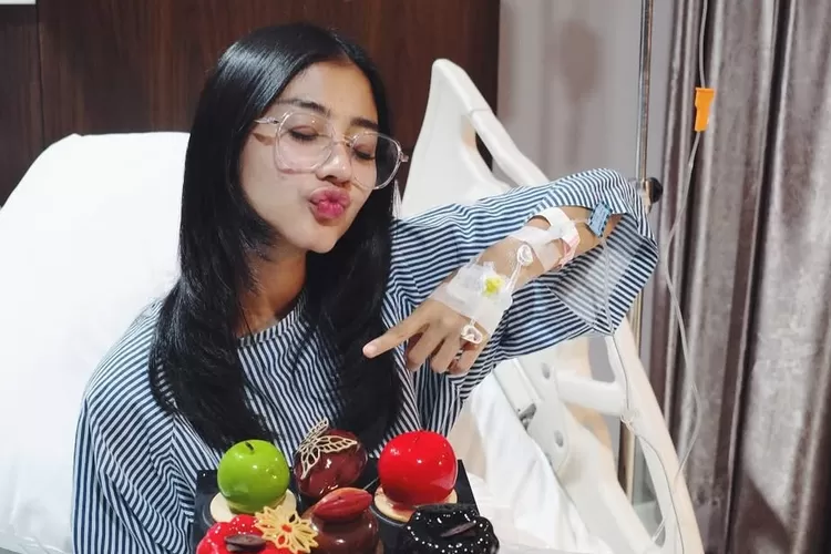 Ghea Youbi kembali masuk rumah sakit pada tahun 2025 (Foto: Gorajuara/ Instagram/ @gheayoubi)
