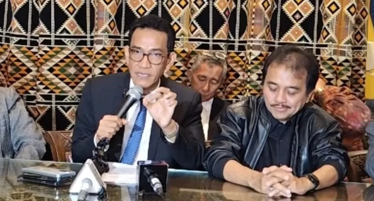Tim kuasa hukum Troya saat jumpa pers di kawasan Jakarta Selatan terkait kasus dugaan tudingan ijazah palsu Presiden ke-7 RI Joko Widodo.