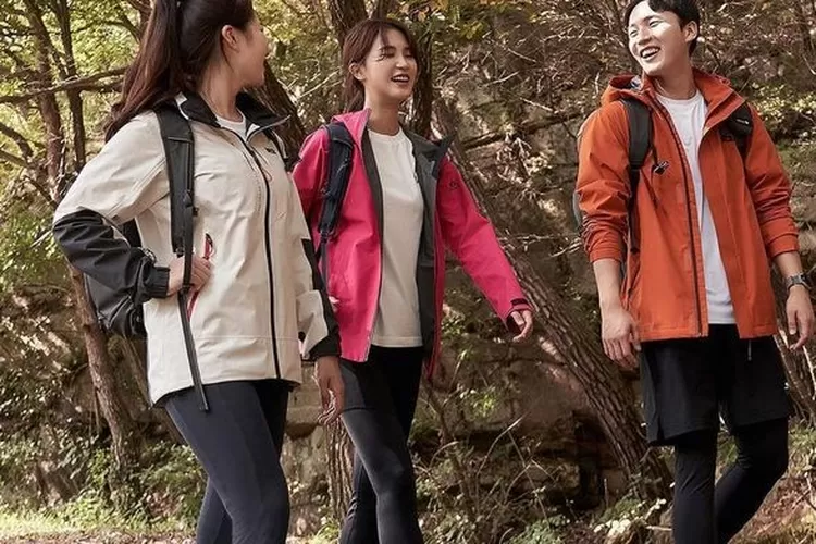 Kamu Penggemar Camping? Jangan Lewatkan 7 Outfit Trendi Ini Untuk Pengalaman Berkemah Anda!
