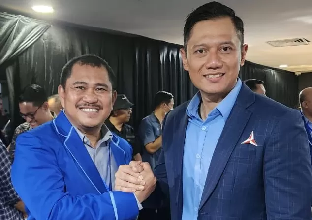 Mashuri bersama Ketua Umum Partai Demokrat Agus Harimurti Yudhoyono (dok Metrojambi.com )