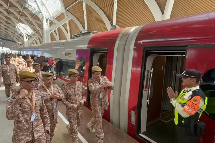 Whoosh Jadi Pilihan Transportasi Rombongan Retret Kepala Daerah ke Jatinangor