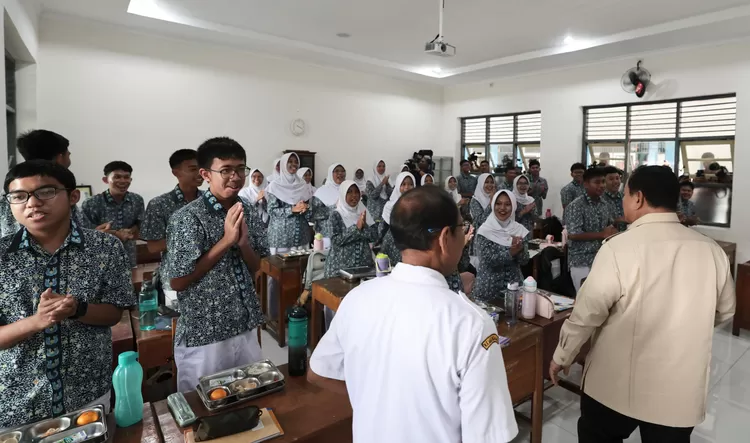 Kunjungan Presiden RI Prabowo Subianto ke SMAN 1 Cilacap, Jawa Tengah, memicu semangat dan motivasi belajar para siswa pada Rabu (29/4/2026).